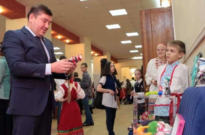 Наши поделки купили депутаты Наши поделки купили депутаты