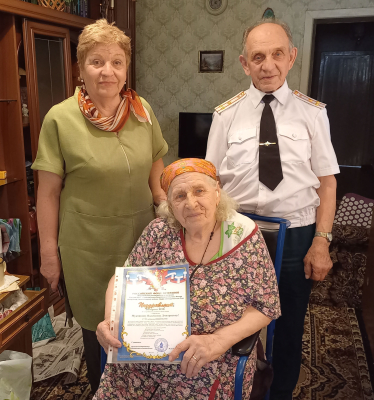 К малолетней узнице с поздравлениями К малолетней узнице с поздравлениями
