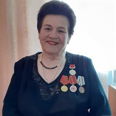 Родилась, когда шумят метели... Родилась, когда шумят метели...
